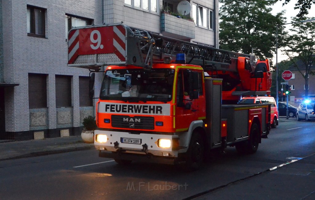 Feuer 3 Dachstuhl Koeln Buchforst Kalk Muelheimerstr P062.JPG